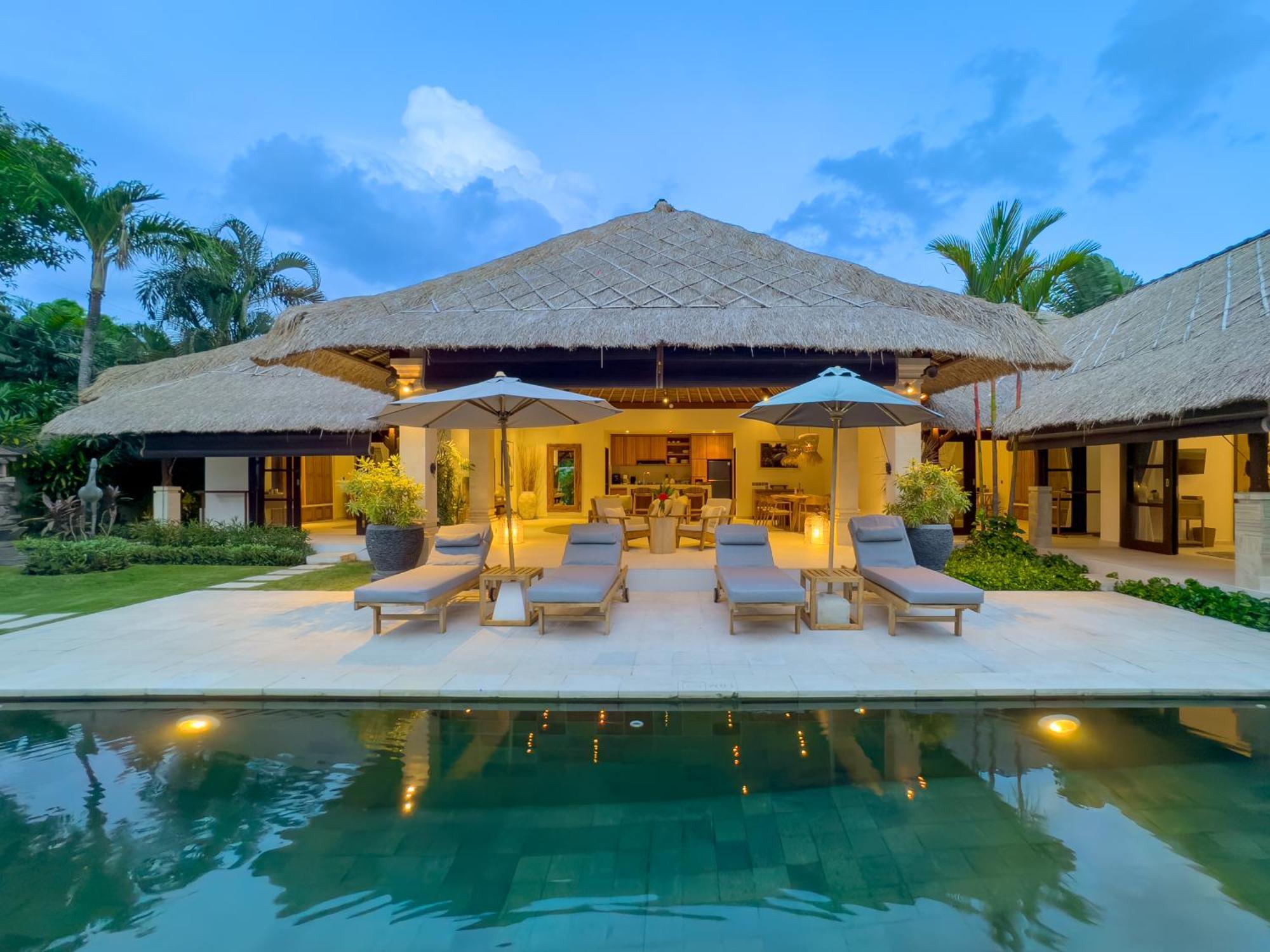 Villa Bugis Seminyak Номер фото