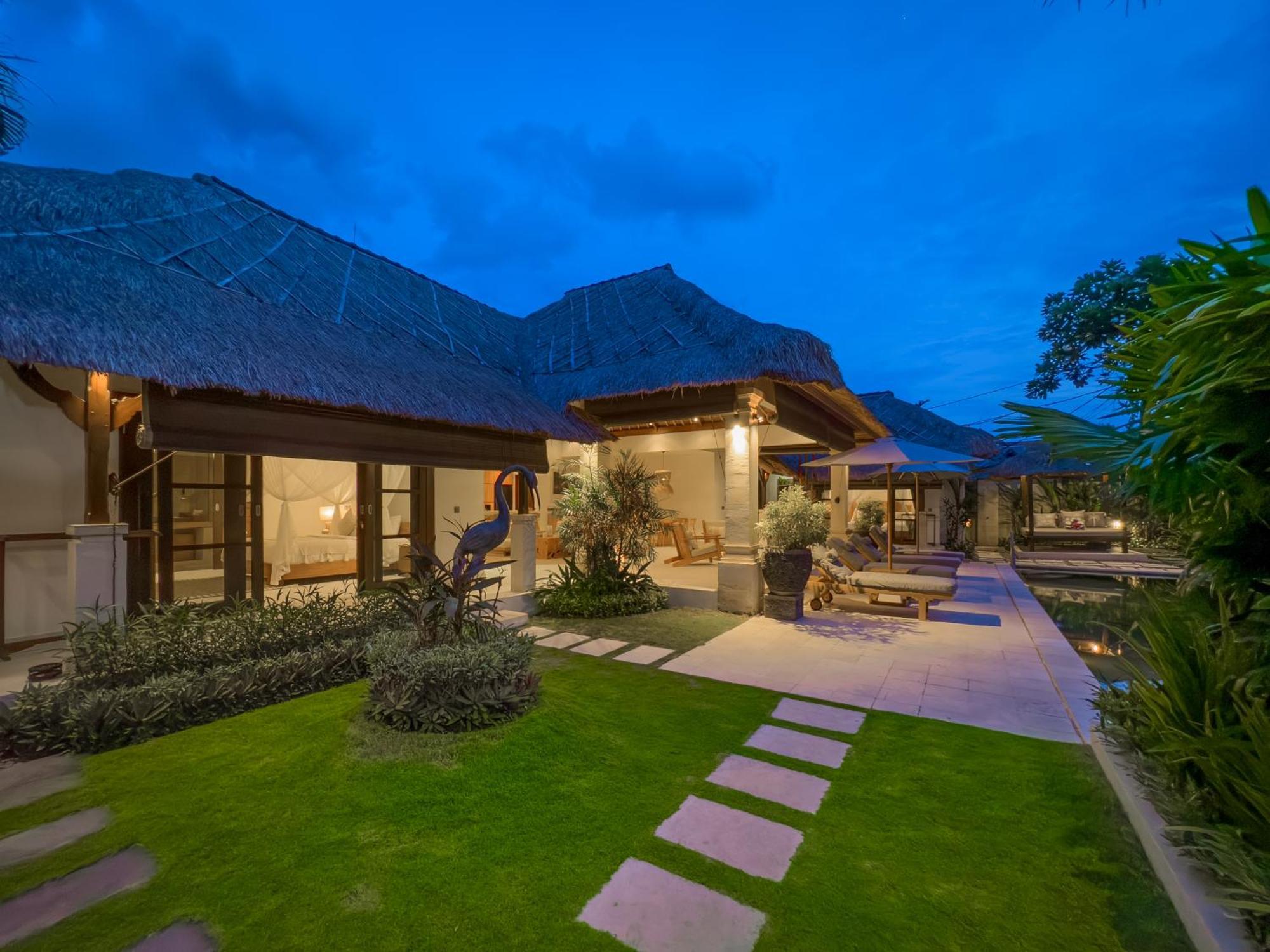 Villa Bugis Seminyak Номер фото